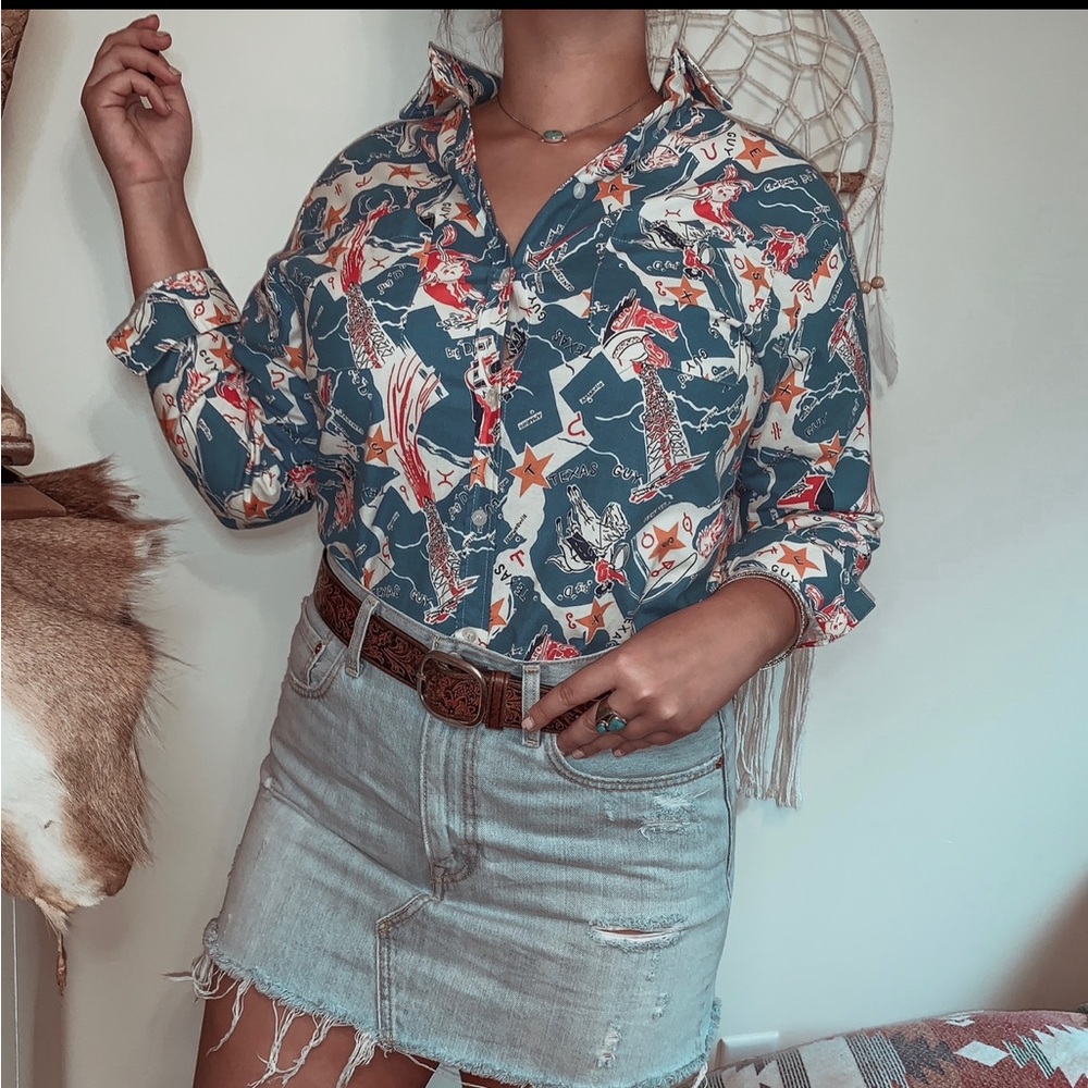 Vintage Texas map button up